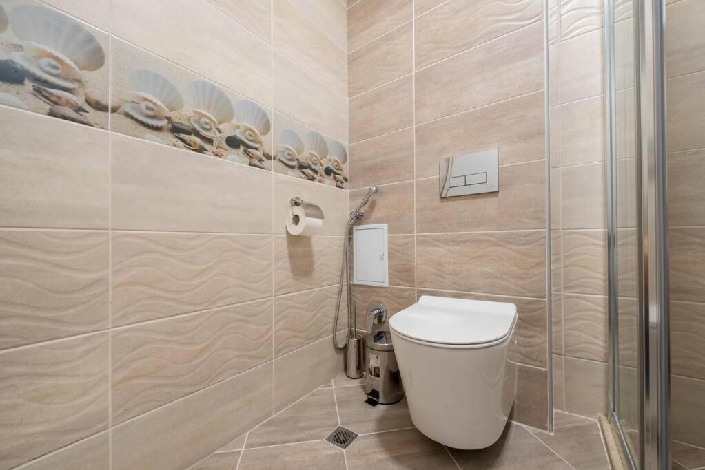Labyrinth Apartment - Free Parking Space Included Varna Extérieur photo