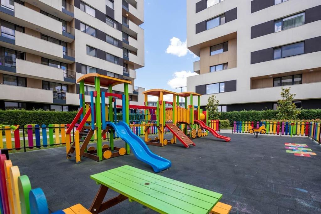 Labyrinth Apartment - Free Parking Space Included Varna Extérieur photo