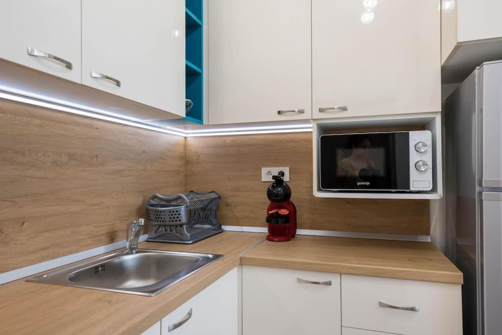 Labyrinth Apartment - Free Parking Space Included Varna Extérieur photo