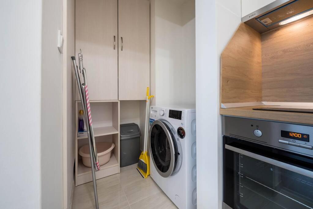 Labyrinth Apartment - Free Parking Space Included Varna Extérieur photo